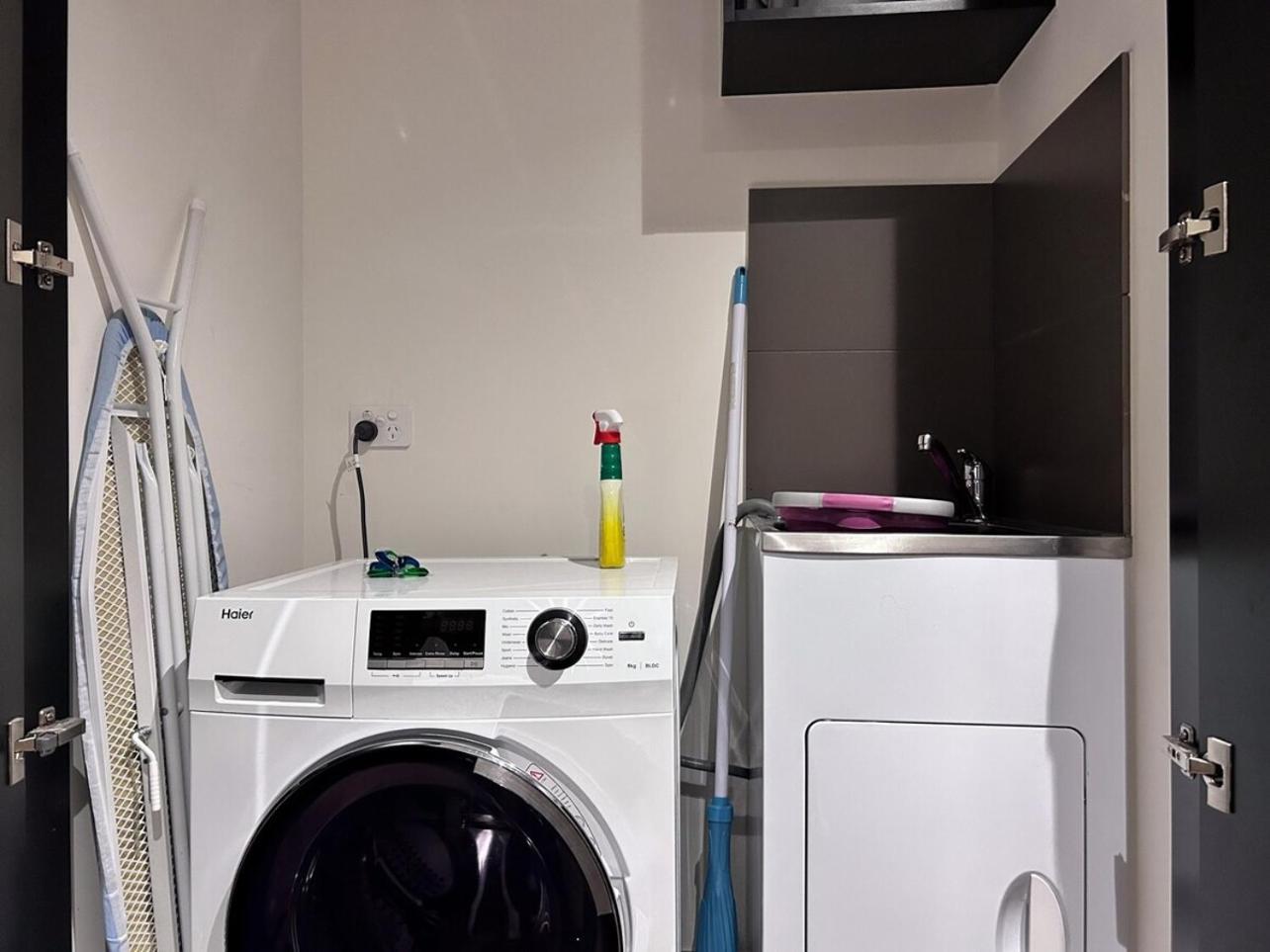 Relaxed 1Br1Ba City View Apt Wifi In Heart Melcbd Melbourne Exterior foto